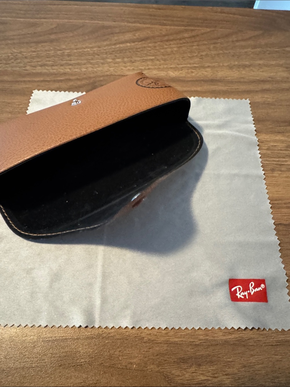 Ray-Ban Brown Leather Sunglasses Case - Picture 2 of 3